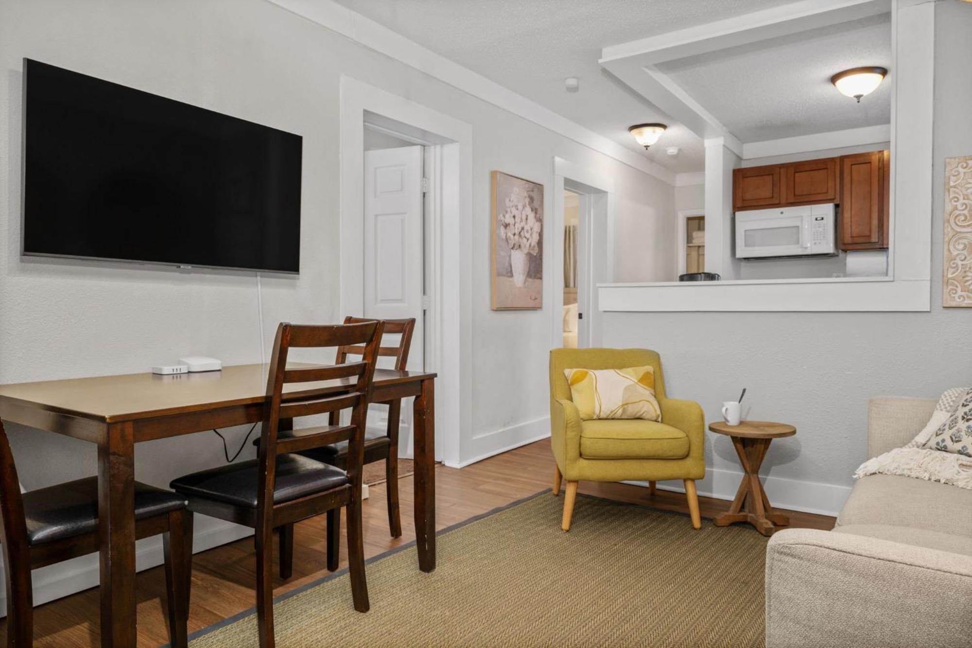 The Flats On Florida St - Super Comfy 2-Bedroom Apartments Mobile Exterior photo